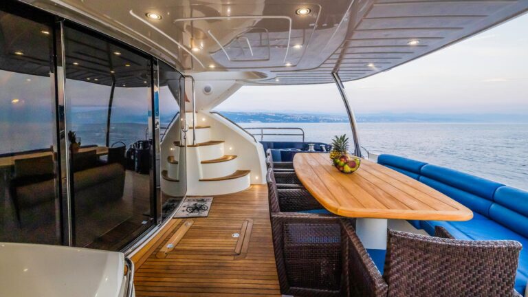 Main Deck Dining