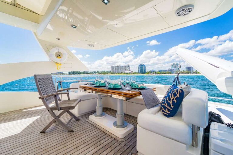 Flybridge Alfresco Dining