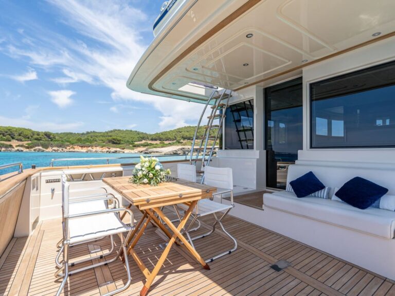 Aft Deck Seating