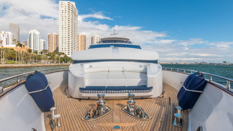 Foredeck sunning and seating area
