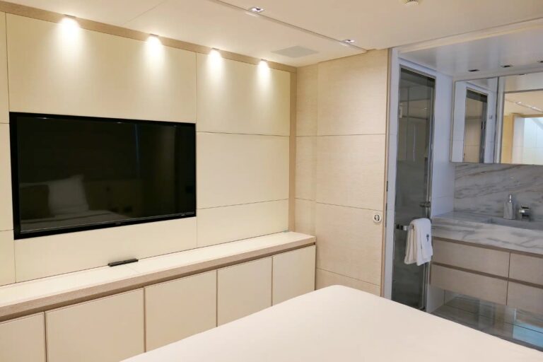 Master Stateroom 01