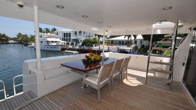 Aft Dining Area