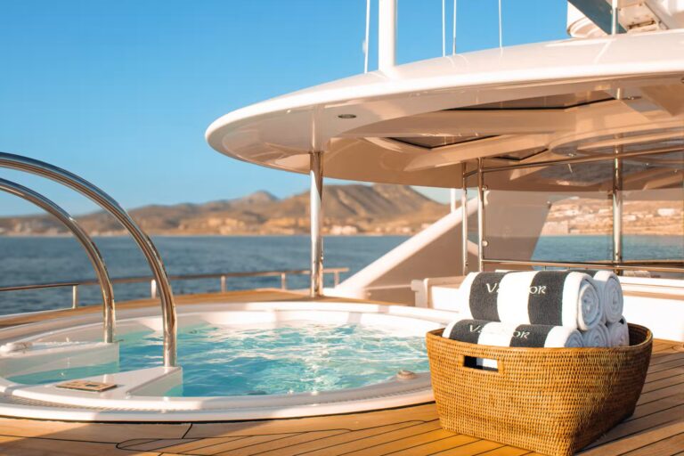 Deck Jacuzzi