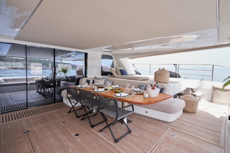 Main Deck Dining
