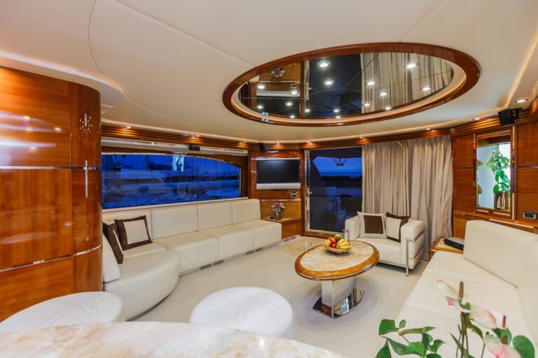 MY VELLMARI -  Salon view aft