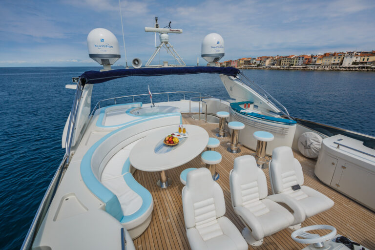 MY VELLMARI -  Sundeck