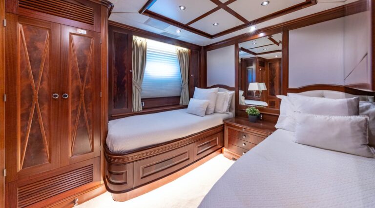 Twin cabin