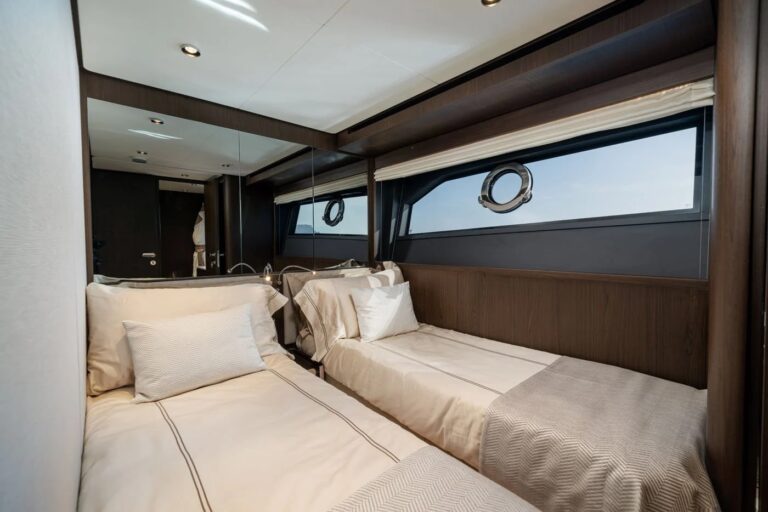 Twin suite