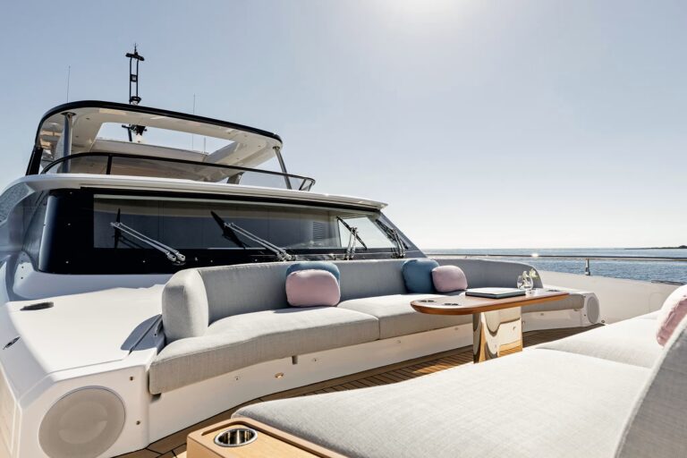 Foredeck Lounge