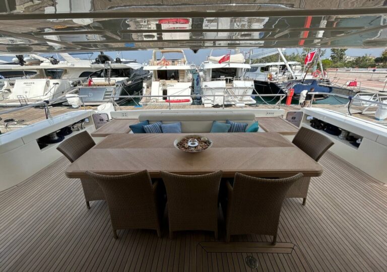 Main Deck Aft Dining