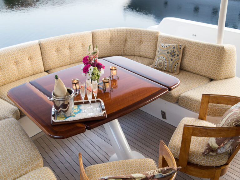 MY WENDY 1 - Aft deck alfresco dining