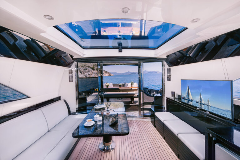 Main salon view aft