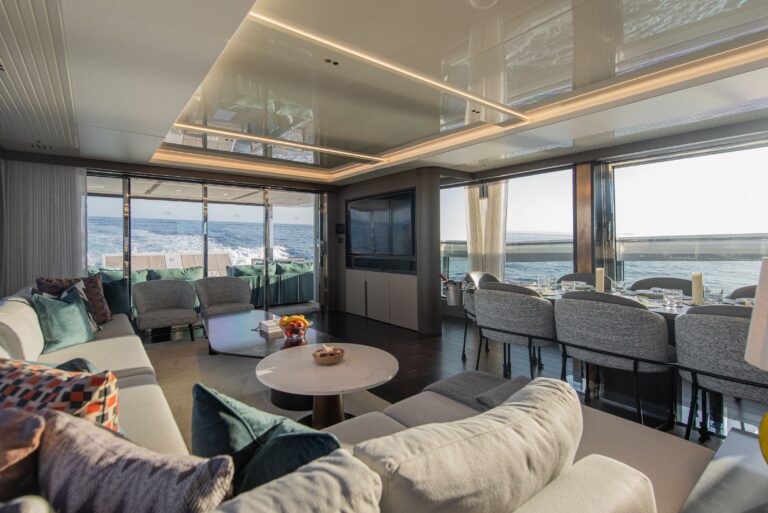 Main salon view aft