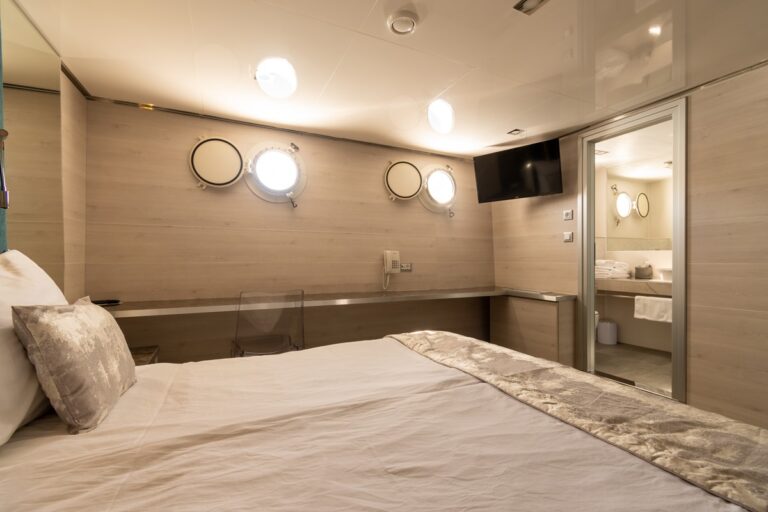 Double Cabin