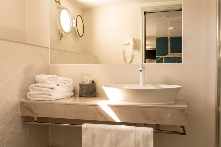 Guest Cabin Bathroom