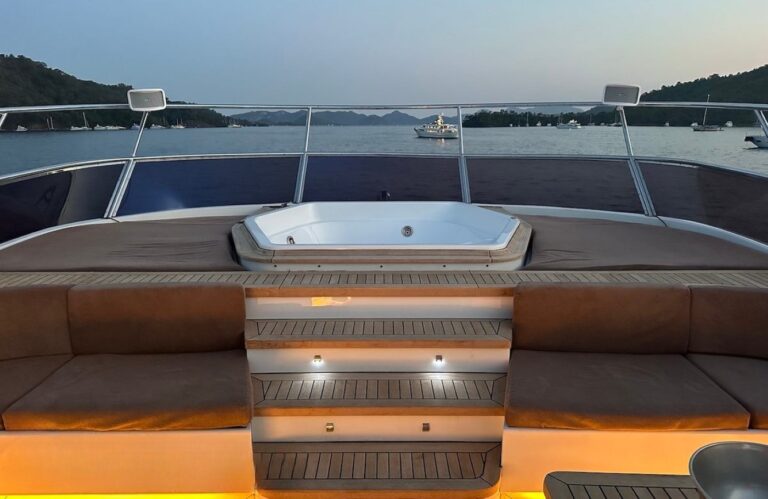 Exterior Sunbathing Area