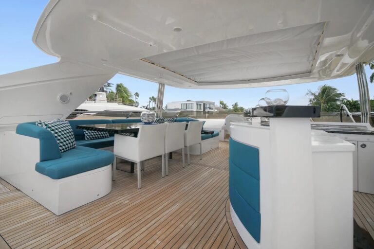 Flybridge Deck