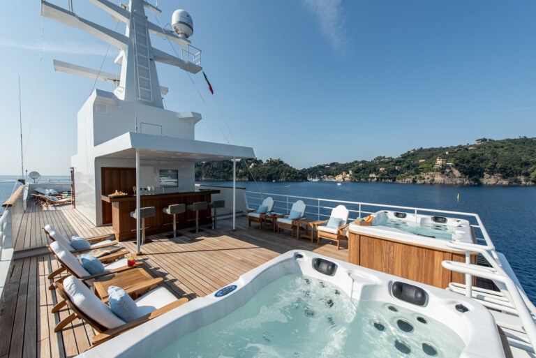 Sundeck Jacuzzi