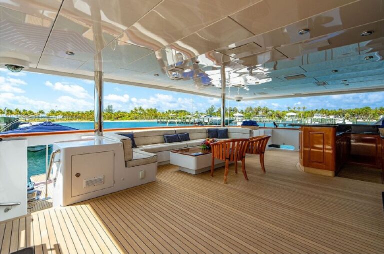 Main Deck Dining And Seating