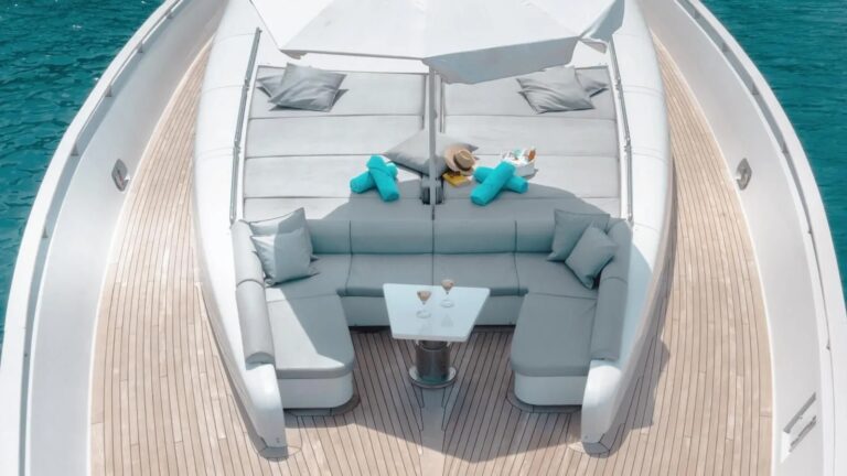 Seating At Bow