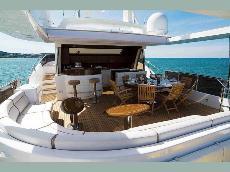 Spacious-sundeck