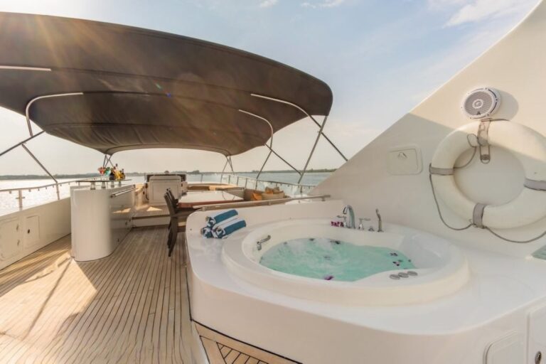 Exterior Sunbathing Area