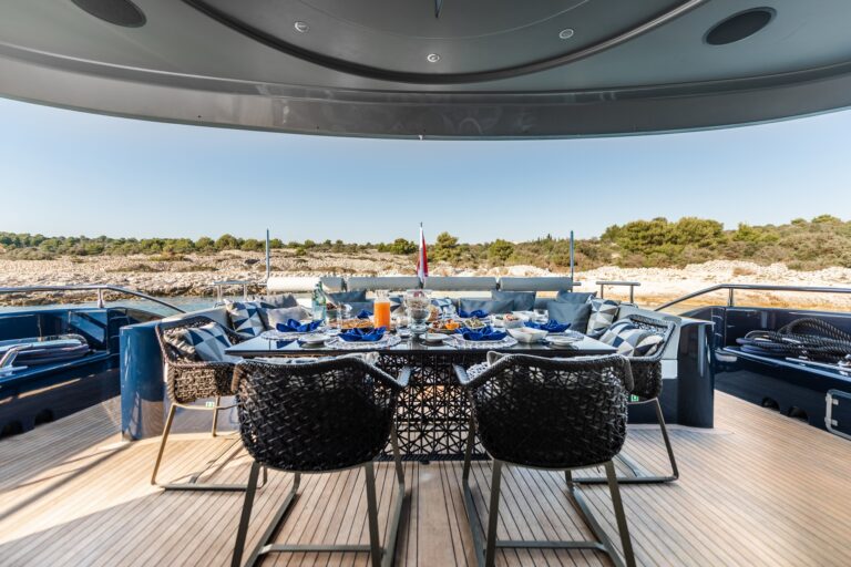 Main Deck Aft Dining