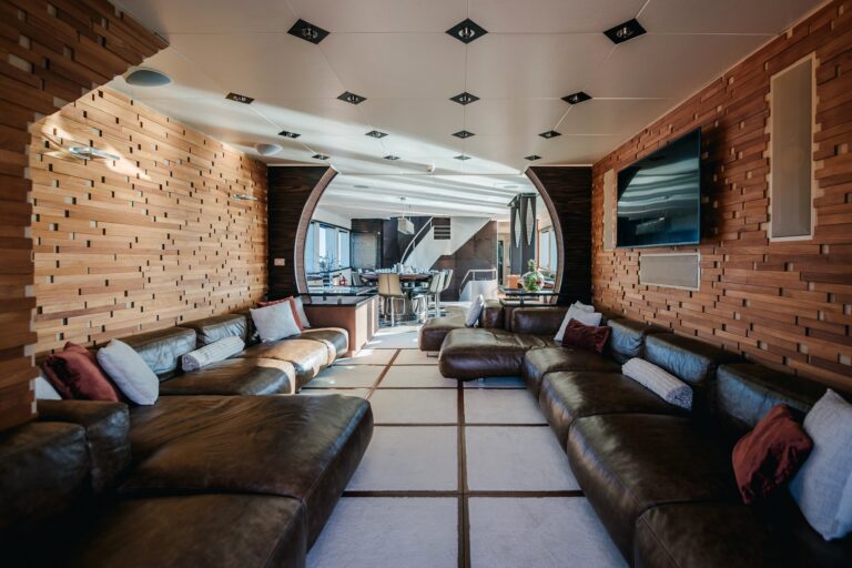 Main Salon Lounge
