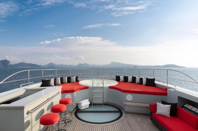Sun Deck With Jacuzzi