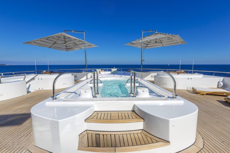 Exterior Sunbathing Area