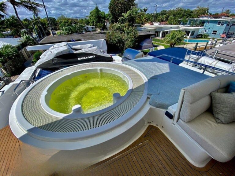 Exterior Sunbathing Area