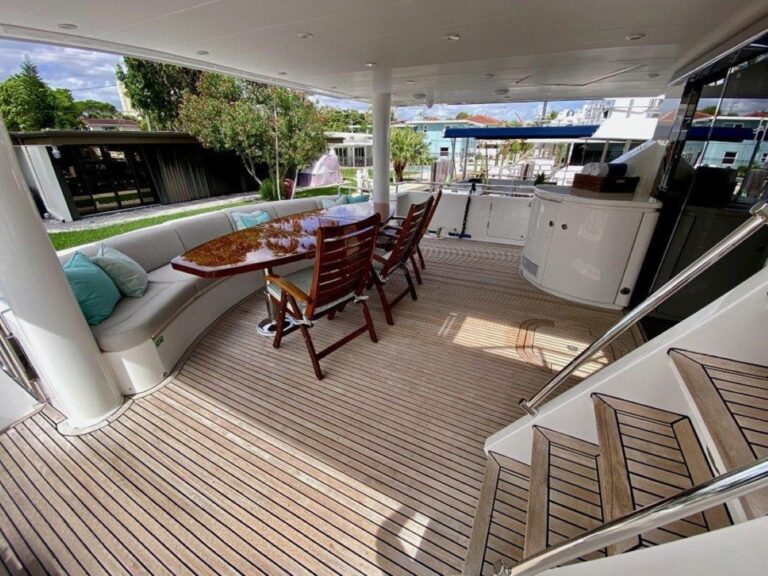 Exterior Relaxation Area With Dining