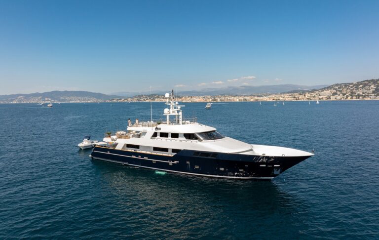 Luxuary yacht Sensei