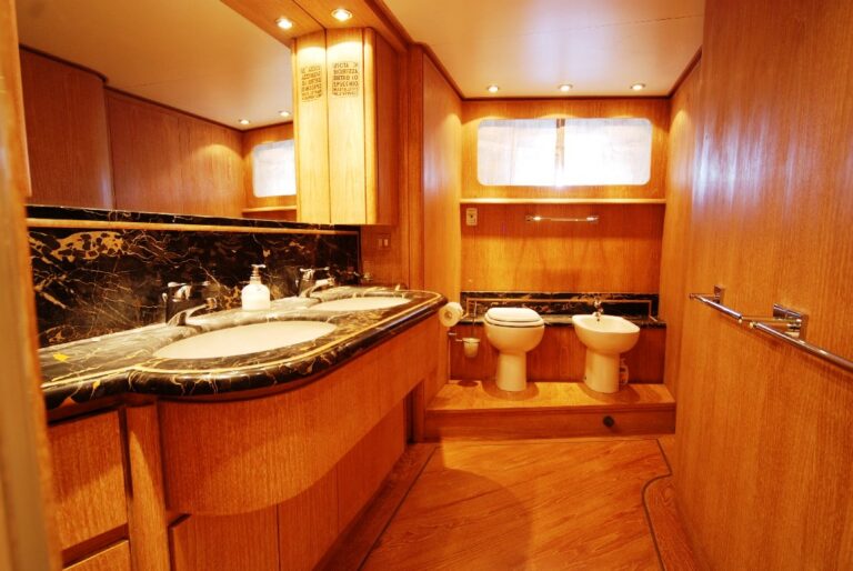 Mablu -  Master Bathroom
