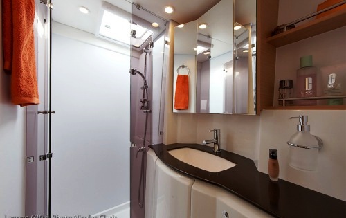 Maevie - Bathroom