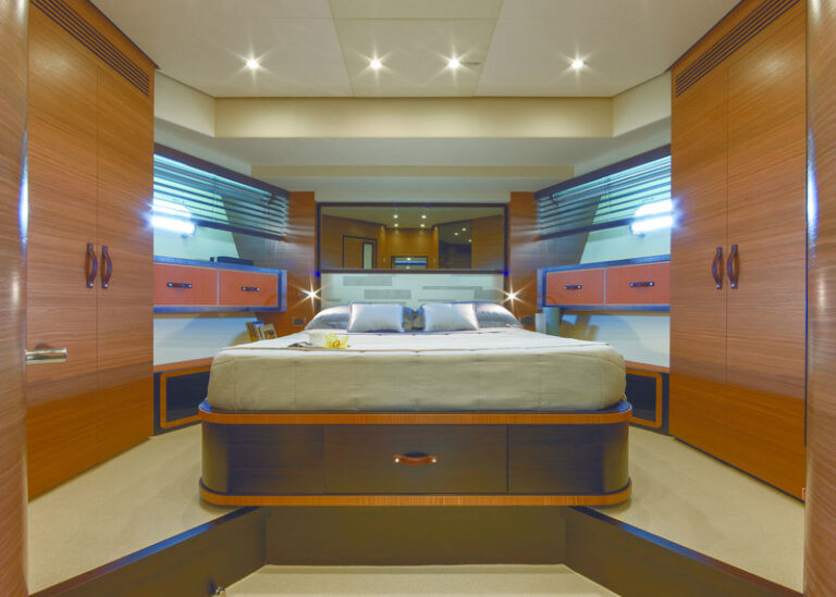 Magellano 76 yacht VIP Cabin 001