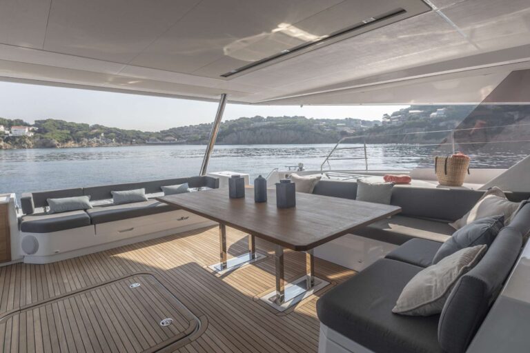 Main Deck Aft Living Area