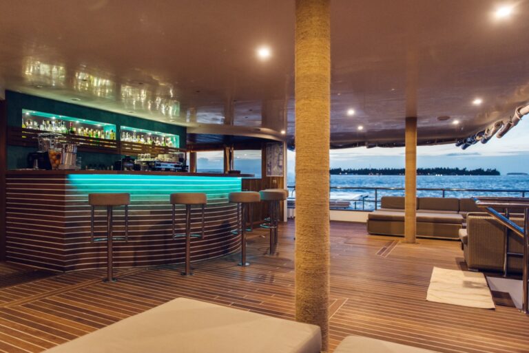 Main Deck Bar