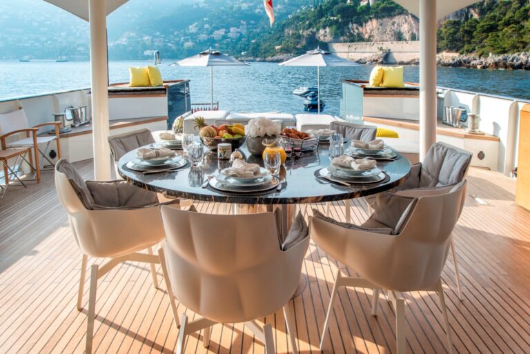 Main Deck Dining © Edmiston