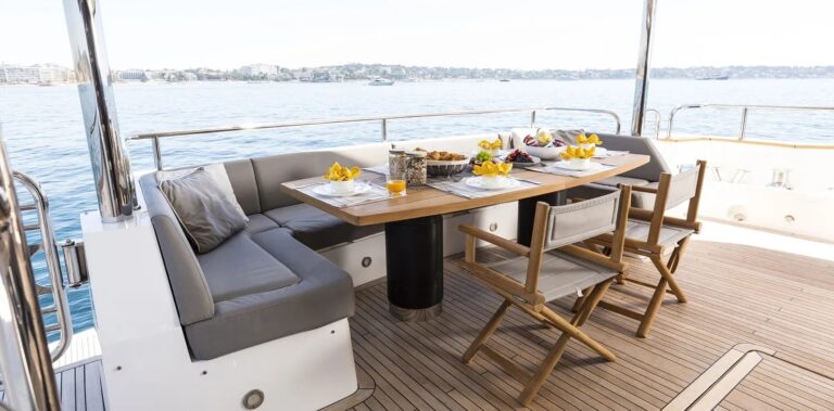 Main Deck Dining