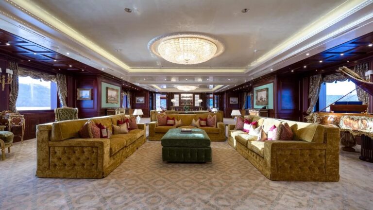 Main Saloon -