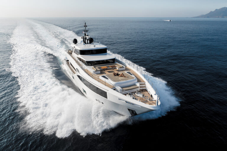 Majesty 100 Cruising Forward View