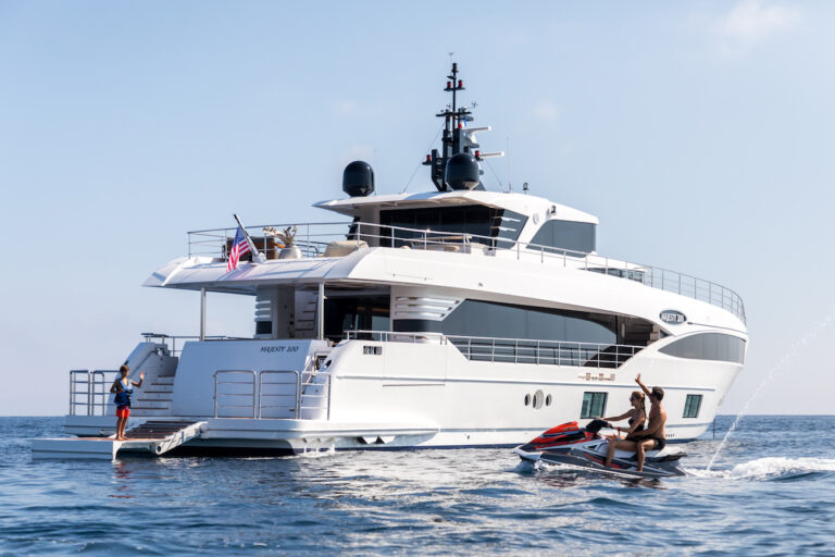 Majesty 100 With Water Toys
