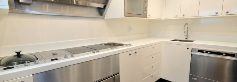 Majesty 101 Yacht - Galley