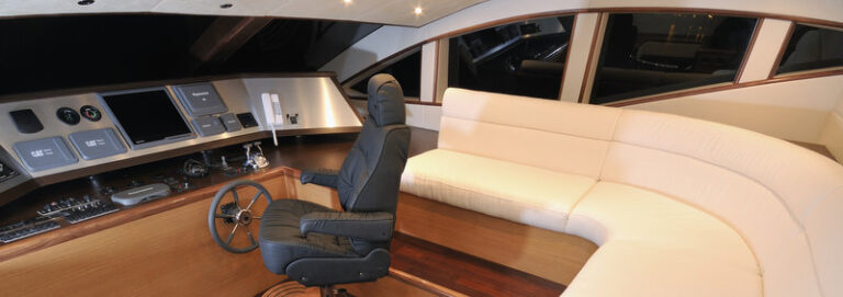Majesty 101 Yacht - Wheelhouse