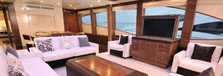 Majesty 101 superyacht - Saloon