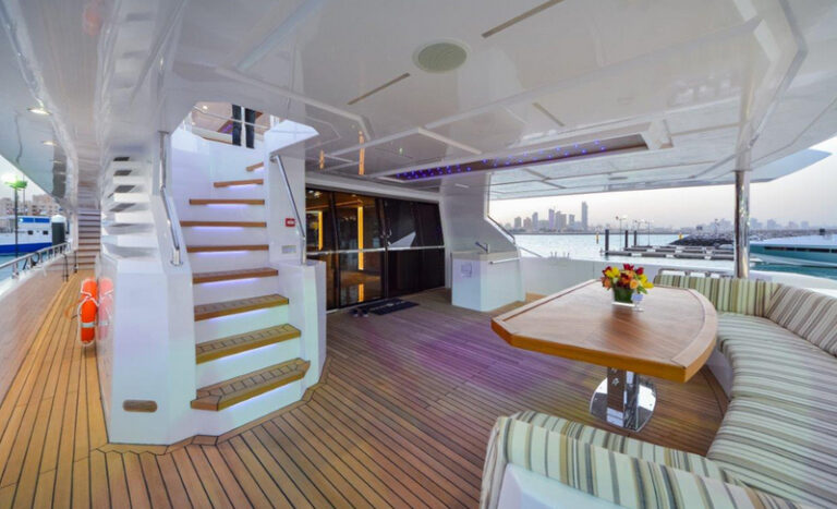 Majesty 122 superyacht - Cockpit Seating
