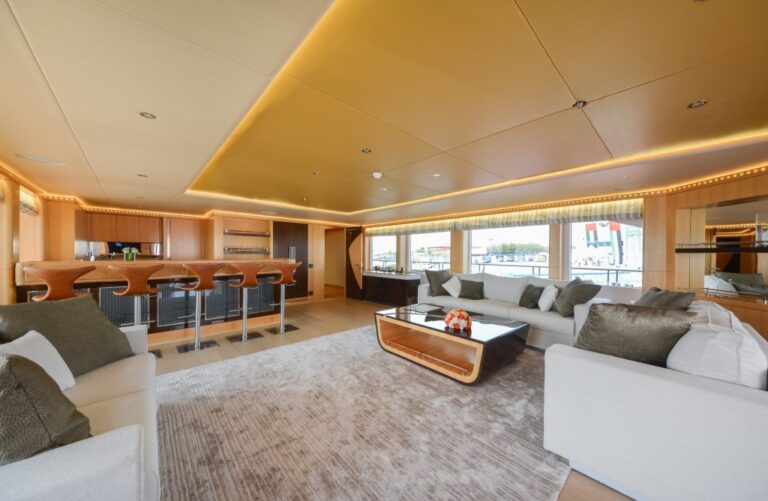 Majesty 155 Yacht - Upper Deck Saloon