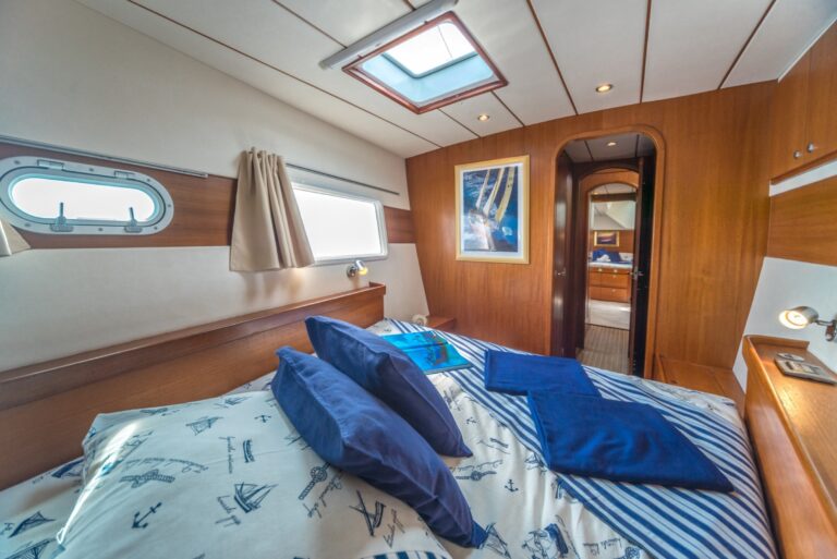 Guest cabin