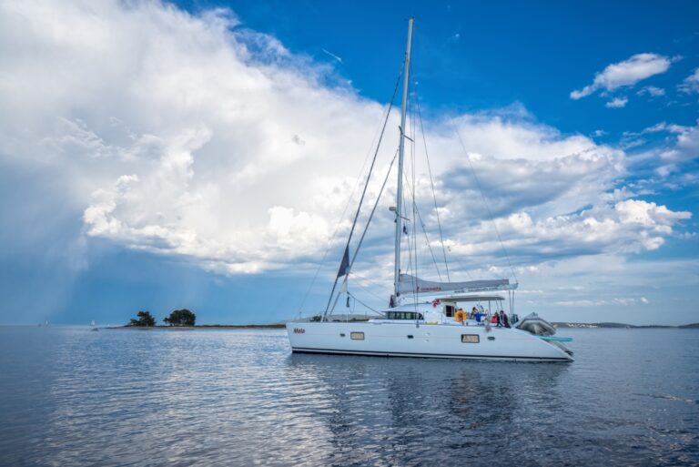 Catamaran Lagoon 570 MALA - Main shot